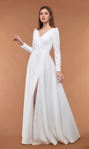 Свадебное платье с длинным плотным рукавом с разрезом по ножке