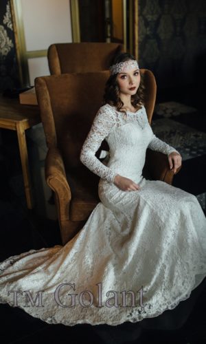 Свадебное платье с длинным рукавом и вырезом на спине
