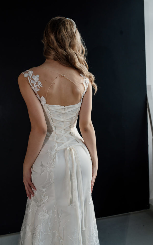 Свадебное платье с кружевом и сеткой