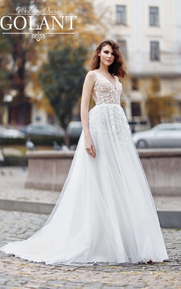 Воздушное свадебное платье с V-вырезом и аппликацией