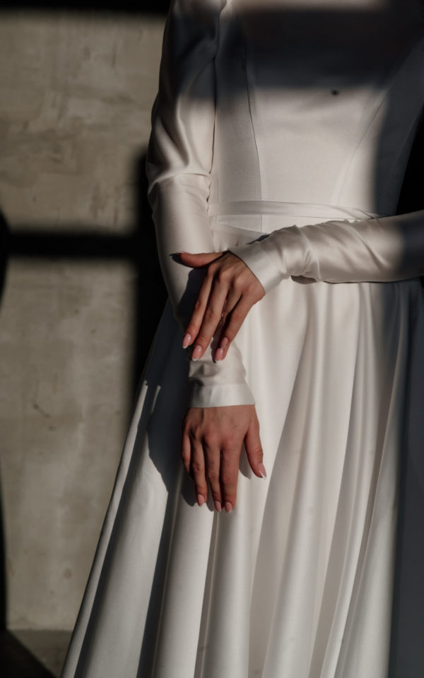 Закрытое свадебное платье с рукавами