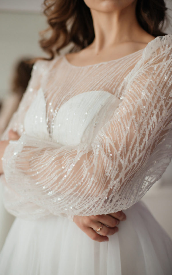Воздушное свадебное платье с пайетками