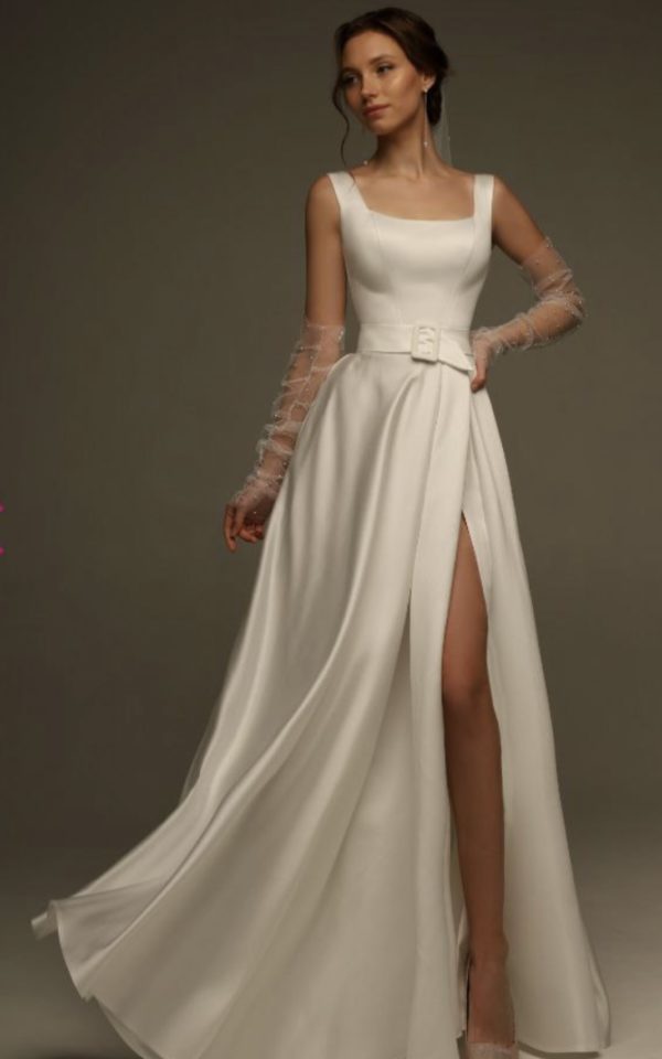 Свадебное платье без рукавов из атласа