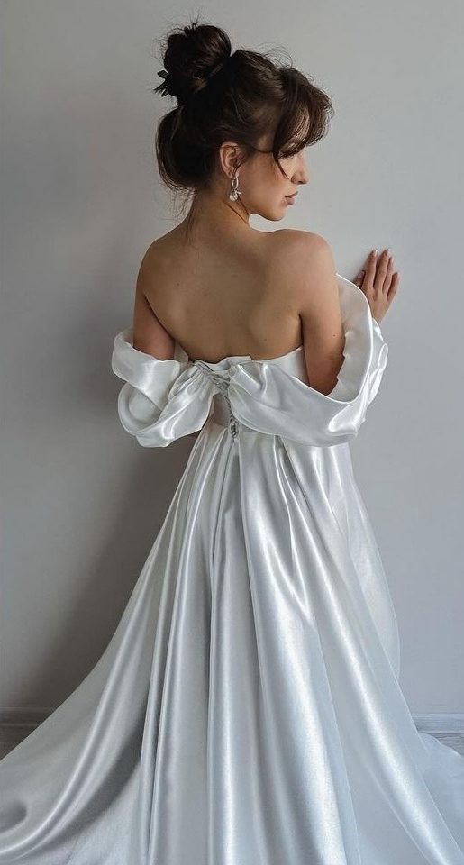 Свадебное платье из атласа Саншайн
